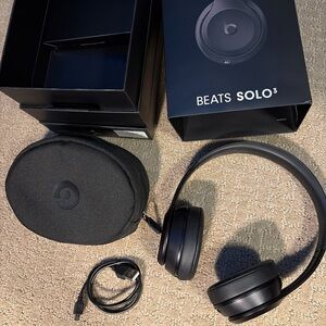 Beats by Dre Solo3 Wireless Headphones Black matte fully working Bluetooth